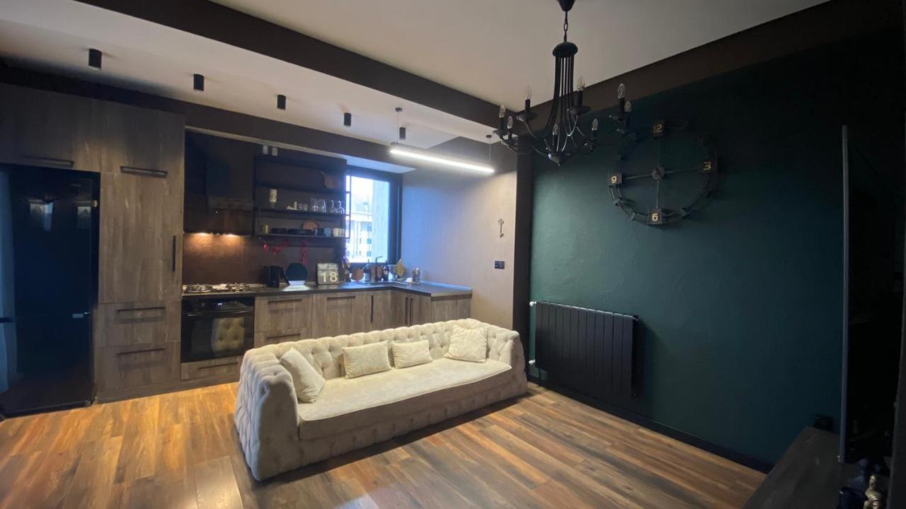 New Apartment With Terrace Tbilisi Exterior foto